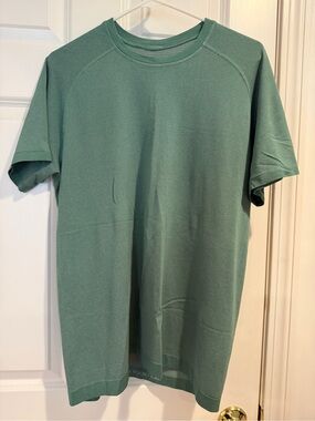 lululemon athletica Men's Short Sleeve Tee in Sage Green
